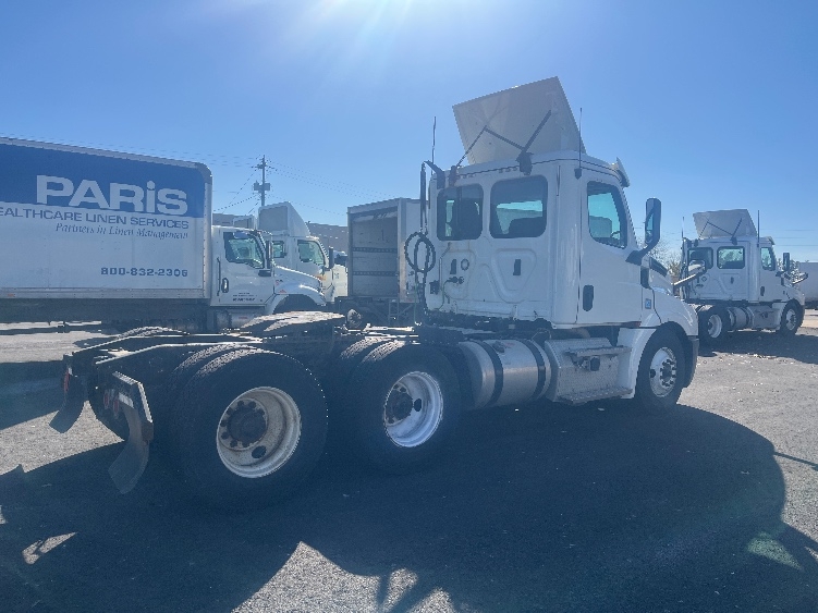 2020 Freightliner Cascadia in Middlefield, OH — photo 7