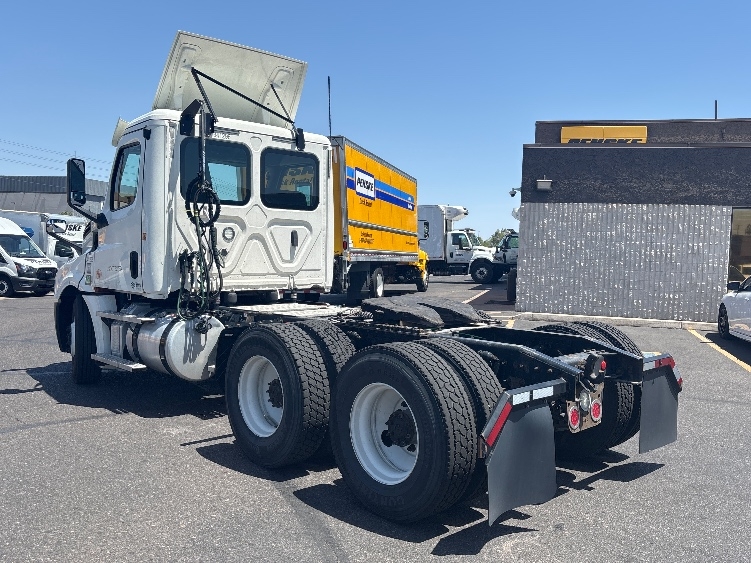 2020 Freightliner Cascadia in Phoenix, AZ — photo 5