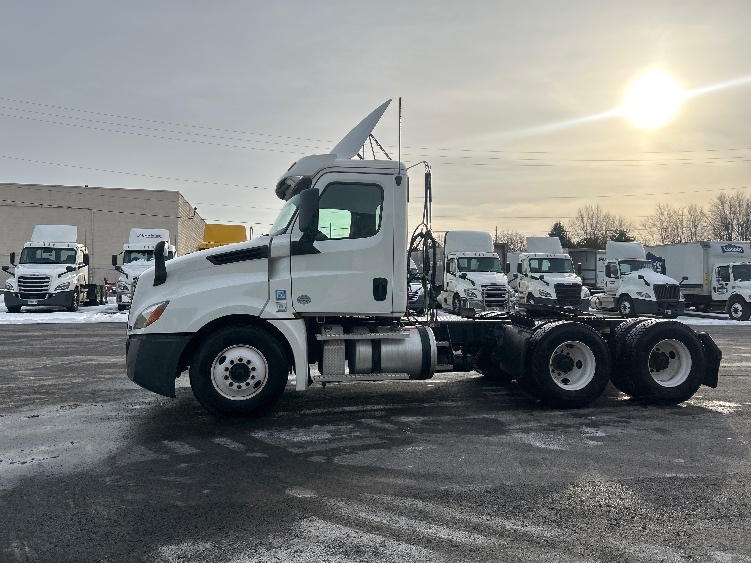 2020 Freightliner Cascadia in Middlefield, OH — photo 4