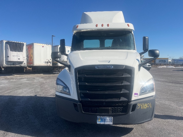 2020 Freightliner Cascadia in Middlefield, OH — photo 2