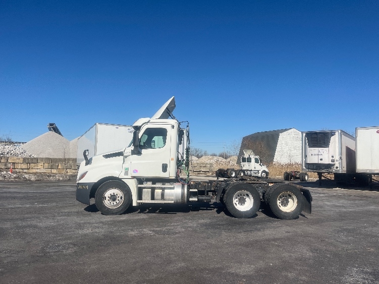 2020 Freightliner Cascadia in Middlefield, OH — photo 4