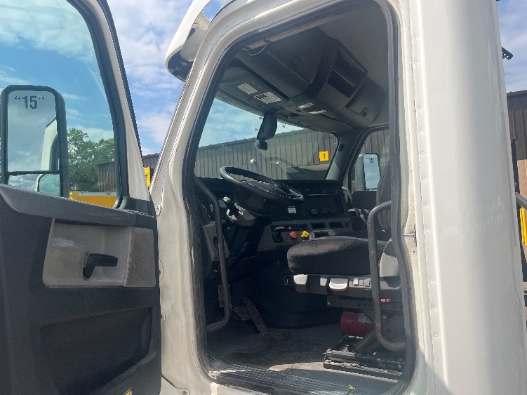 2020 Freightliner in Middlefield, OH — photo 9