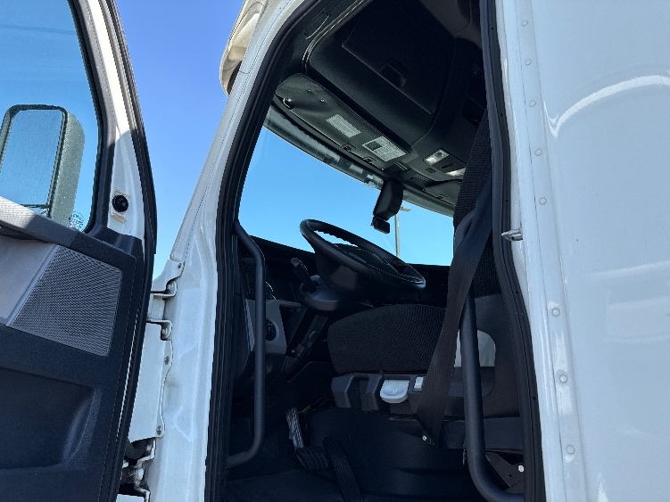 2020 Freightliner Cascadia in Fontana, CA — photo 9