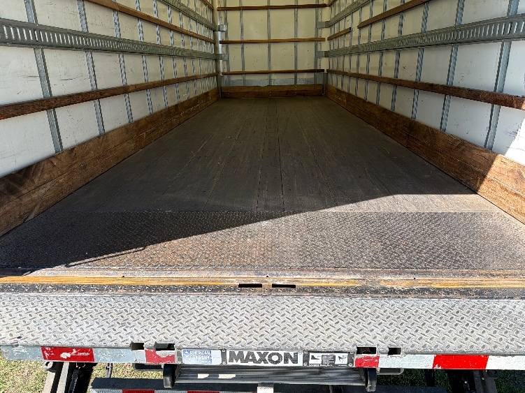 2020 Freightliner eM2 in Springfield, MO — photo 10