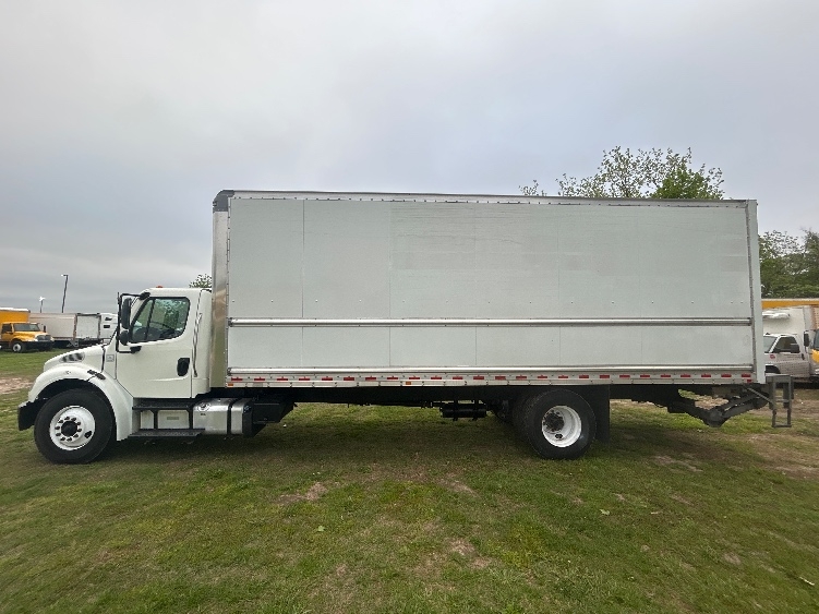 2020 Freightliner eM2 in Springfield, MO — photo 4