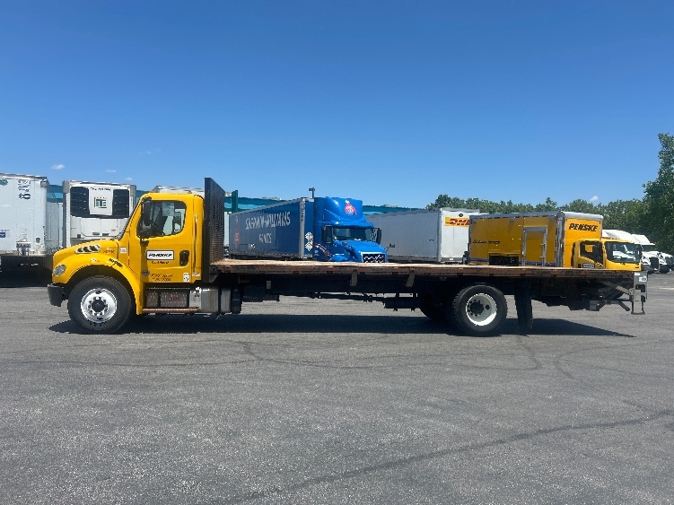 2020 Freightliner eM2 in Obetz, OH — photo 4