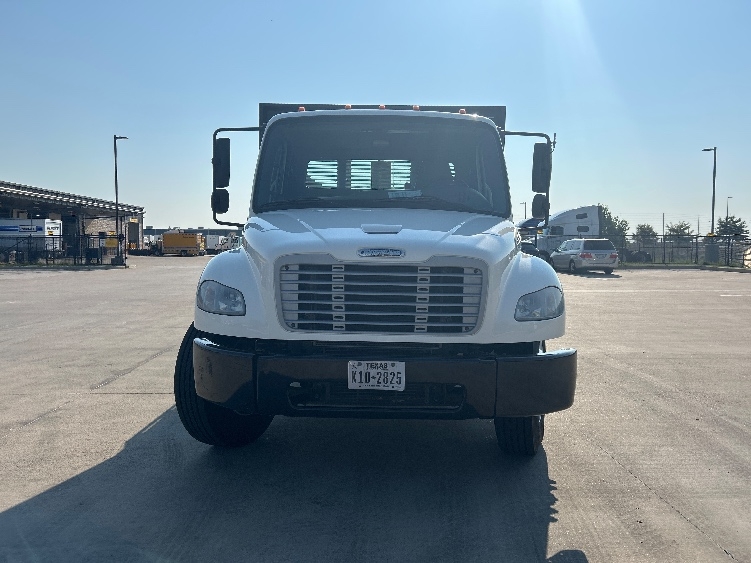 2020 Freightliner M2 106 in Austin, TX — photo 2