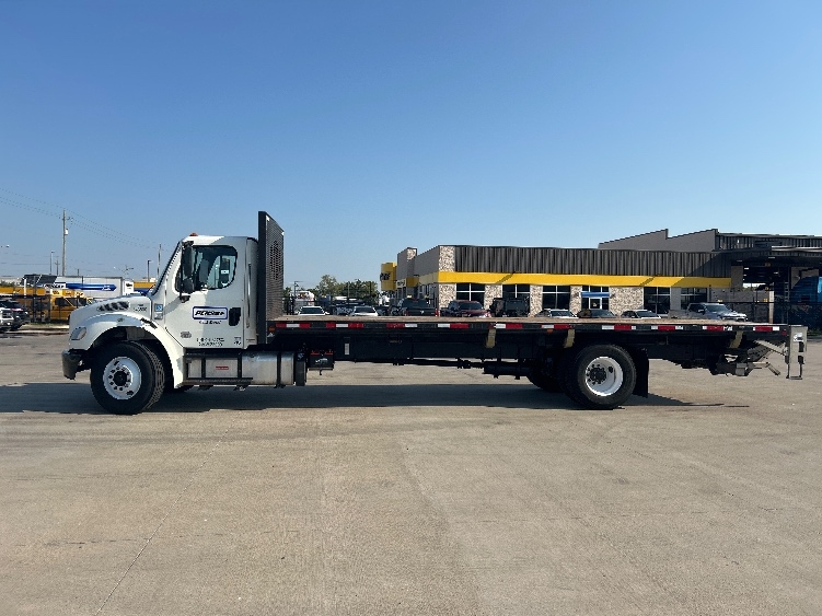2020 Freightliner M2 106 in Austin, TX — photo 4