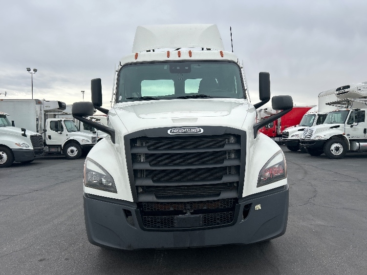 2021 Freightliner Cascadia in Las Vegas, NV — photo 2