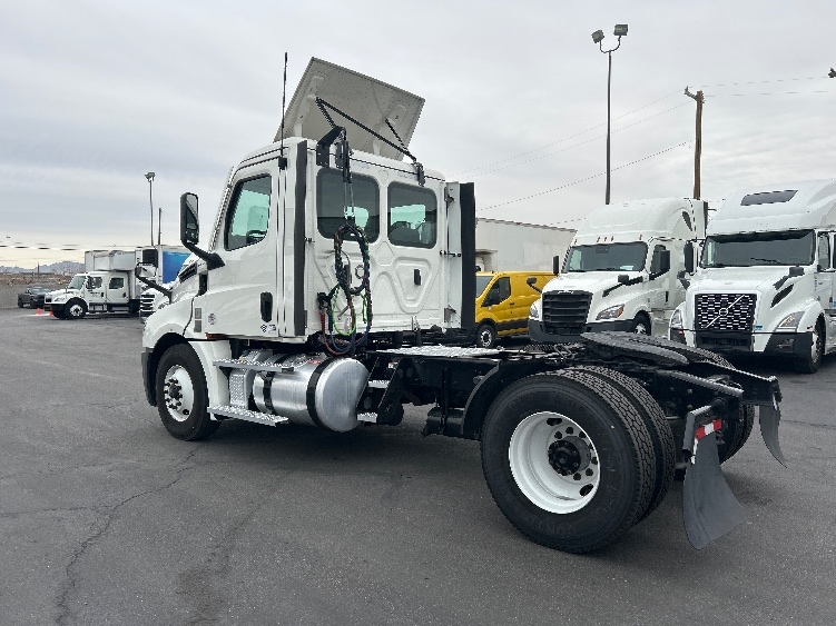 2021 Freightliner Cascadia in Las Vegas, NV — photo 5