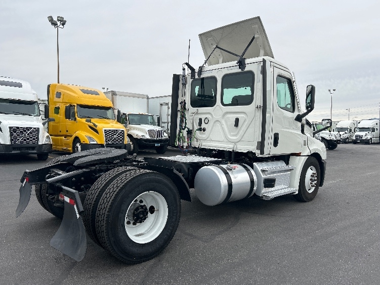 2021 Freightliner Cascadia in Las Vegas, NV — photo 7
