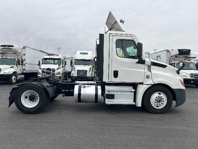 2021 Freightliner Cascadia in Las Vegas, NV — photo 8