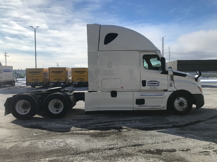 2021 Freightliner Cascadia in Concord, NC — photo 8