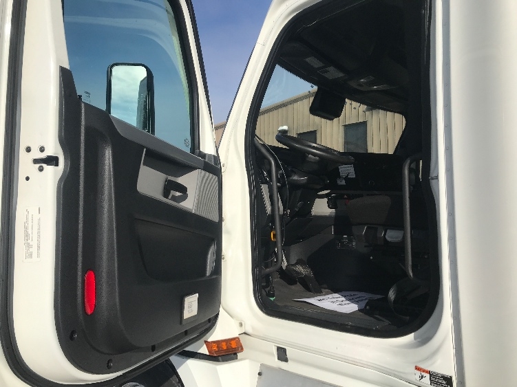 2021 Freightliner Cascadia in Concord, NC — photo 9