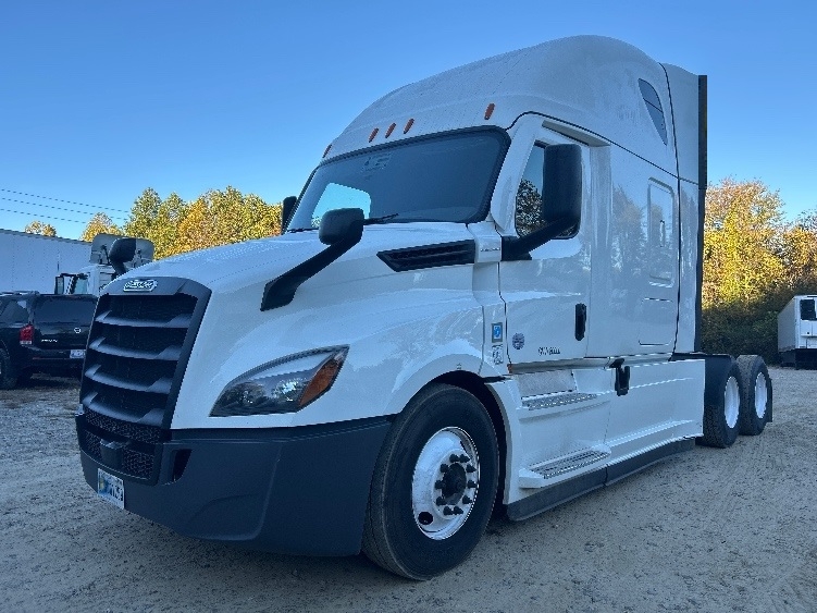 2021 Freightliner Cascadia in Asheville, NC — photo 3