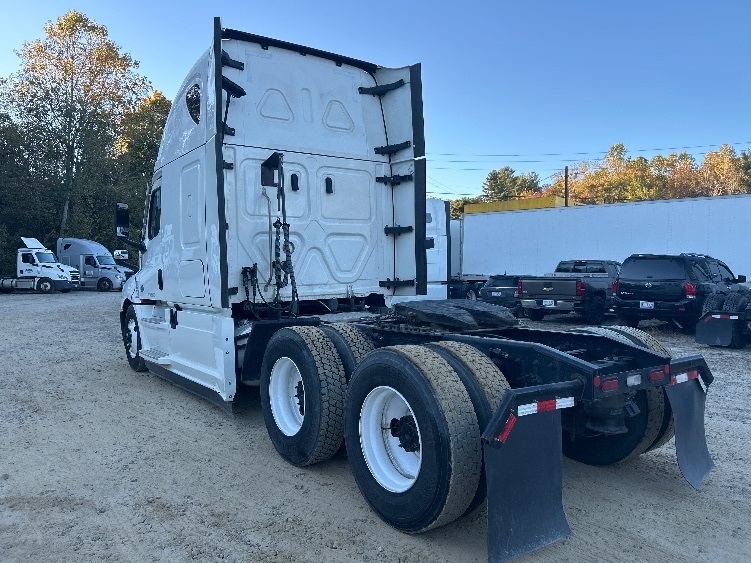 2021 Freightliner Cascadia in Asheville, NC — photo 5