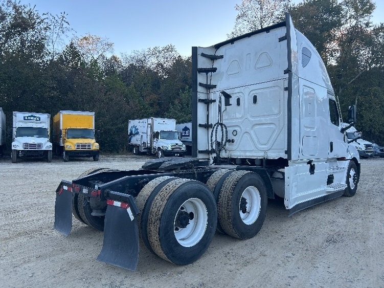 2021 Freightliner Cascadia in Asheville, NC — photo 7
