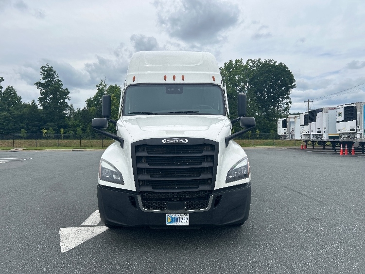 2021 Freightliner Cascadia in Greensboro, NC — photo 2
