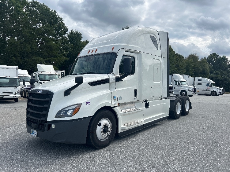 2021 Freightliner Cascadia in Greensboro, NC — photo 3