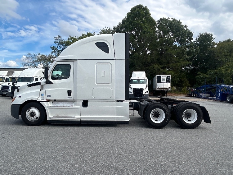2021 Freightliner Cascadia in Greensboro, NC — photo 4