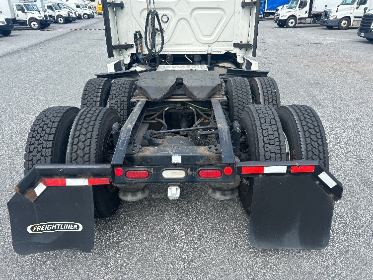 2021 Freightliner Cascadia in Greensboro, NC — photo 6