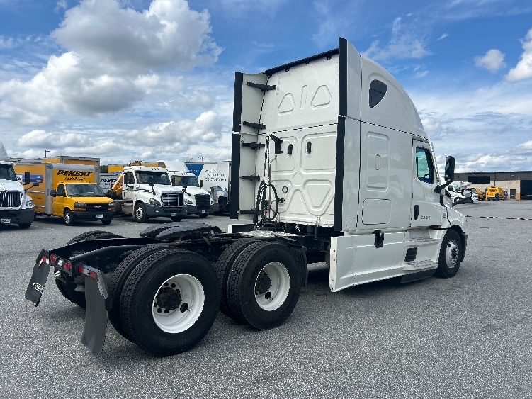 2021 Freightliner Cascadia in Greensboro, NC — photo 7