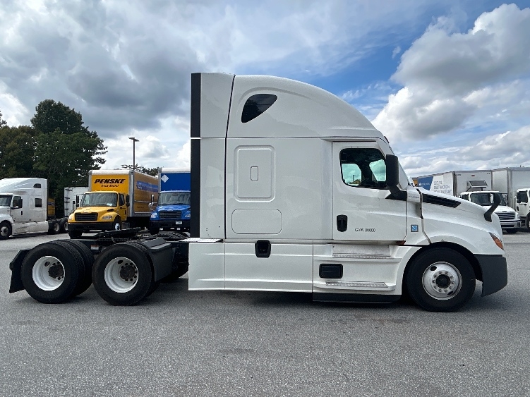 2021 Freightliner Cascadia in Greensboro, NC — photo 8