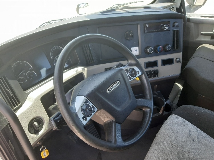 2021 Freightliner Cascadia in Fort Worth, TX — photo 10