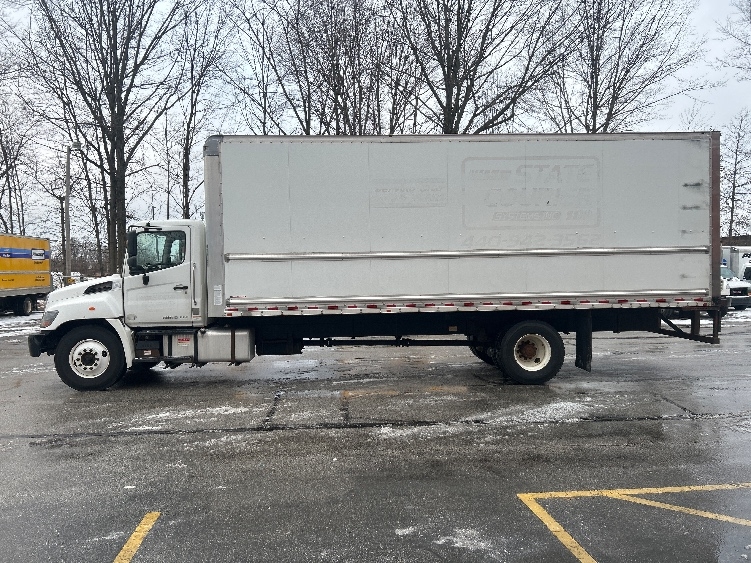 2020 Hino 338 in Middlefield, OH — photo 4