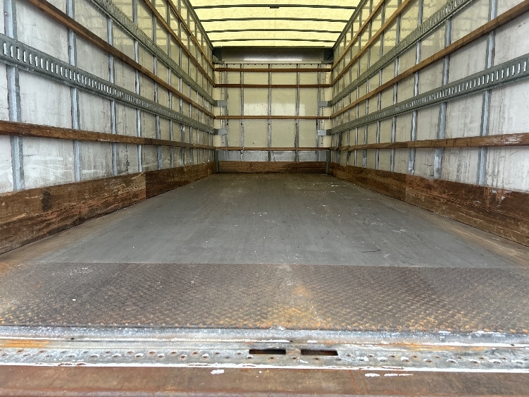 2020 Hino 338 in Middlefield, OH — photo 9