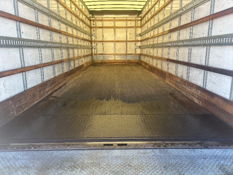 2020 Hino 338 in Roseville, MN — photo 10