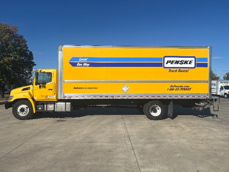 2020 Hino 338 in Roseville, MN — photo 4