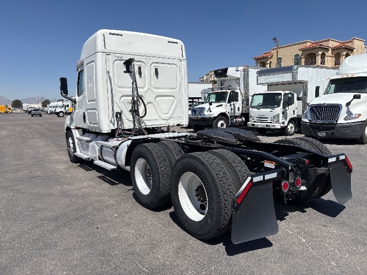 2020 Freightliner Cascadia in El Paso, TX — photo 5