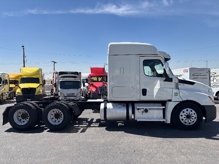 2020 Freightliner Cascadia in El Paso, TX — photo 8