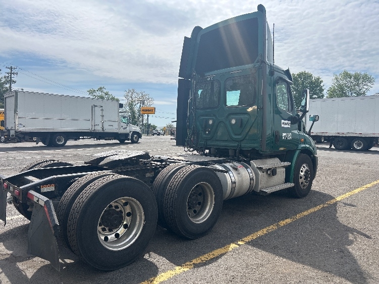 2020 Freightliner Cascadia in Edison, NJ — photo 7