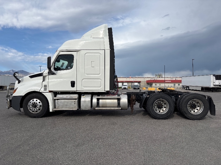 2021 Freightliner Cascadia in Salt Lake City, UT — photo 4