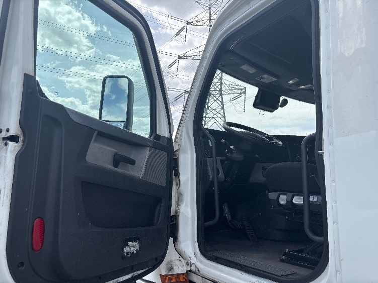 2021 Freightliner Cascadia in Salt Lake City, UT — photo 9