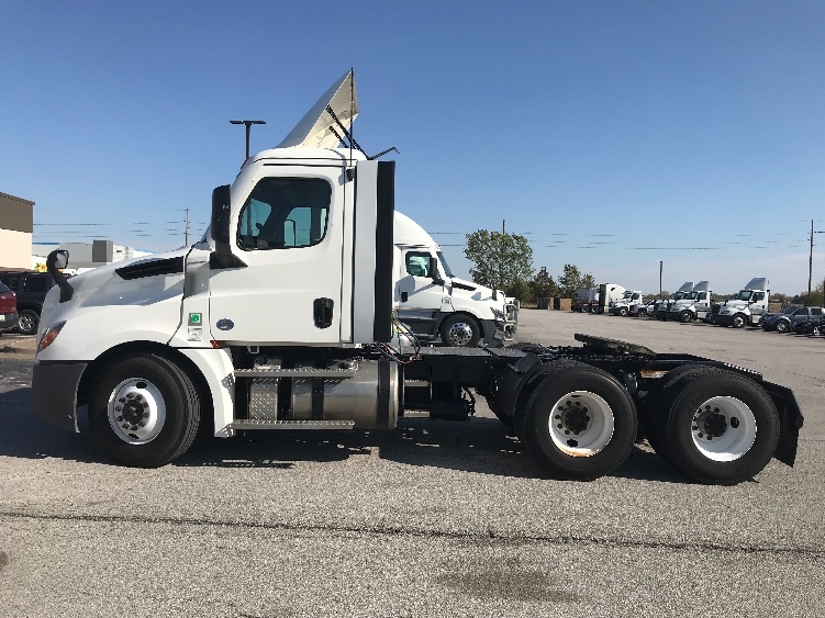 2020 Freightliner Cascadia in Louisville, KY — photo 4
