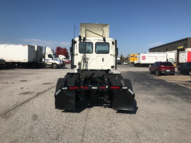 2020 Freightliner Cascadia in Louisville, KY — photo 6