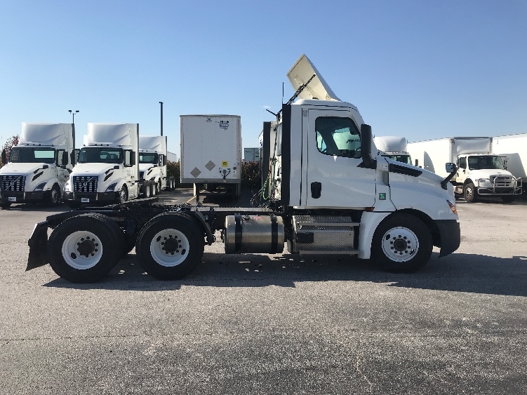 2020 Freightliner Cascadia in Louisville, KY — photo 8
