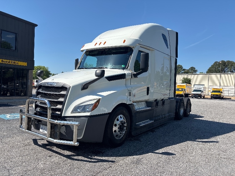 2020 Freightliner Cascadia in Prince George, VA — photo 3