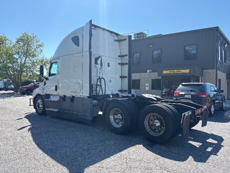 2020 Freightliner Cascadia in Prince George, VA — photo 5