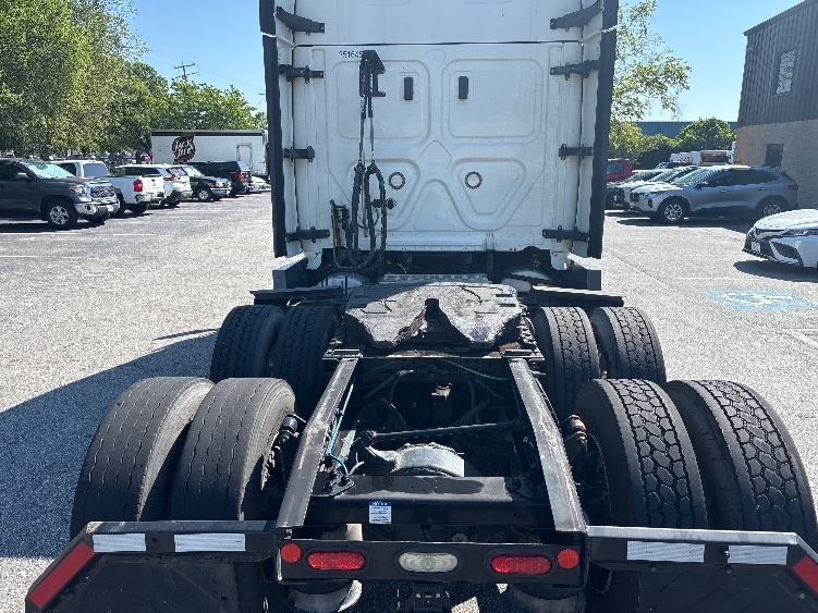 2020 Freightliner Cascadia in Prince George, VA — photo 6