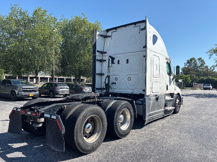 2020 Freightliner Cascadia in Prince George, VA — photo 7