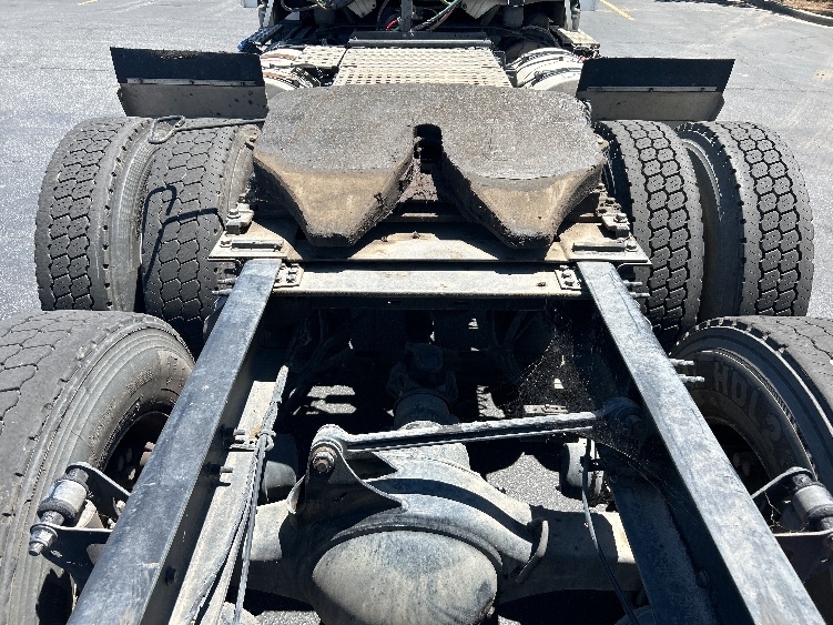 2020 Volvo VNL 300 in West Sacramento, CA — photo 6
