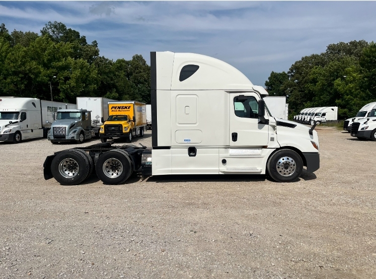 2020 Freightliner Cascadia in Houston, MS — photo 8