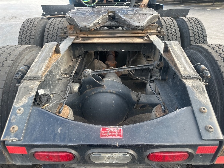 2020 Volvo VNR 640 in La Porte, IN — photo 5