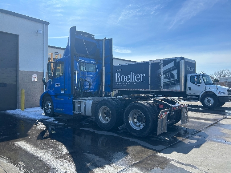2020 Volvo VNR 640 in Brooklyn Park, MN — photo 5