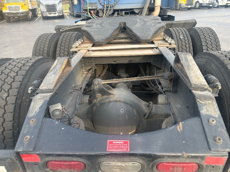 2020 Volvo VNR 640 in Elkhart, IN — photo 6