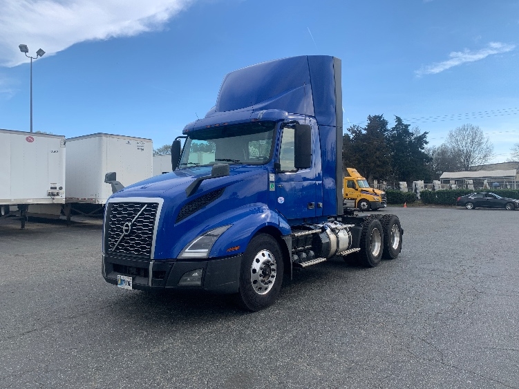 2020 Volvo VNL 300 in Concord, NC — photo 3